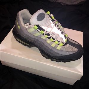 Men’s classic Air Max 95’s Patches Edition